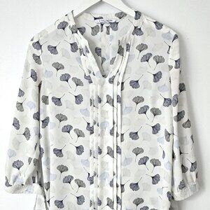 41 Hawthorn  Brand patterned white top SMALL